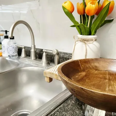 Comfy Flat By Foster Beach Uptown Downtown Apartment Chicago