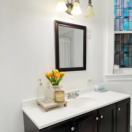 Comfy Flat By Foster Beach Uptown Downtown Chicago