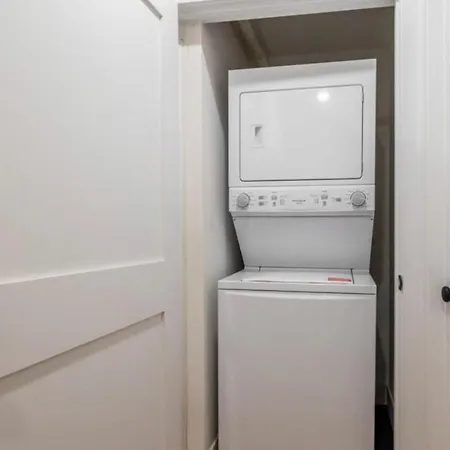 Spacious & Modern 3 Bedroom L Wi-fi L Free Parking L Hyde Park L *