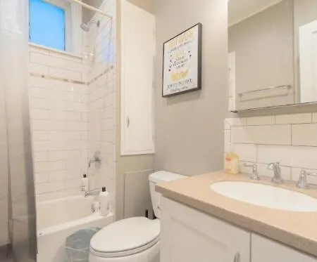 Chic & Cozy 4br In Lakeview Near Wrigley Field Apartment *