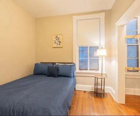 Chic & Cozy 4br In Lakeview Near Wrigley Field Apartment Chicago