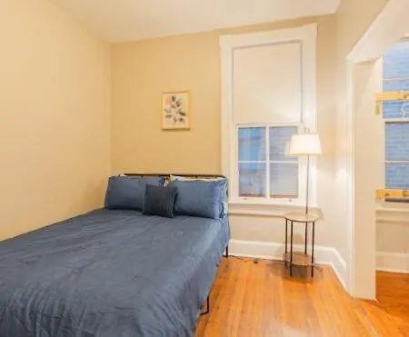 Chic & Cozy 4br In Lakeview Near Wrigley Field Apartment