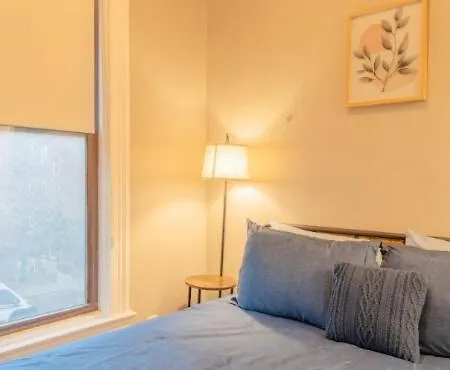Chic & Cozy 4br In Lakeview Near Wrigley Field Apartment Chicago