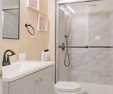Stylish 3br Near Wrigley Field & Lincoln Park