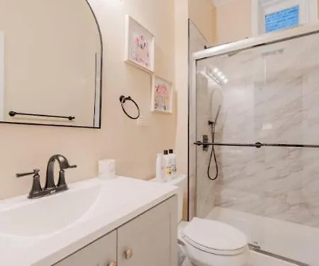 Stylish 3br Near Wrigley Field & Lincoln Park Chicago