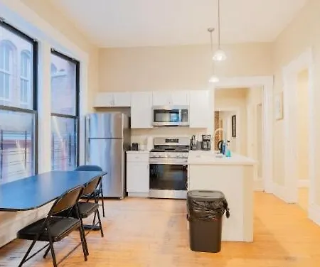 Stylish 3br Near Wrigley Field & Lincoln Park Apartment Chicago
