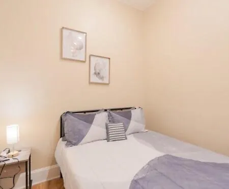 Stylish 3br Near Wrigley Field & Lincoln Park Apartment *