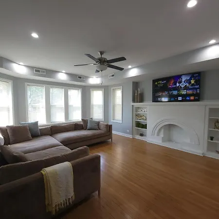 Beautiful Big 3 Bedroom Quiet Near Downtown