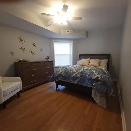 Beautiful Big 3 Bedroom Quiet Near Downtown Chicago