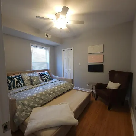 Beautiful Big 3 Bedroom Quiet Near Downtown * Chicago