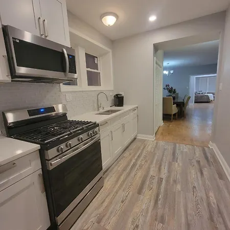 Beautiful Big 3 Bedroom Quiet Near Downtown *