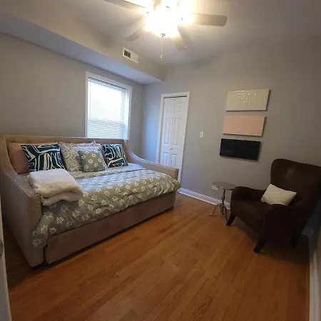 Apartment Beautiful Big 3 Bedroom Quiet Near Downtown