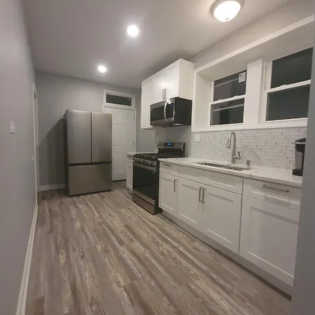 Apartment Beautiful Big 3 Bedroom Quiet Near Downtown *