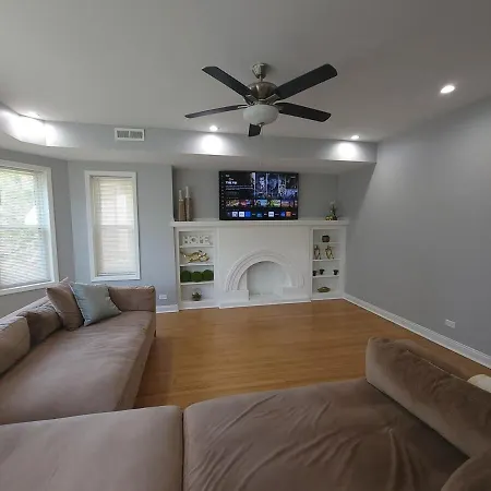 Beautiful Big 3 Bedroom Quiet Near Downtown
