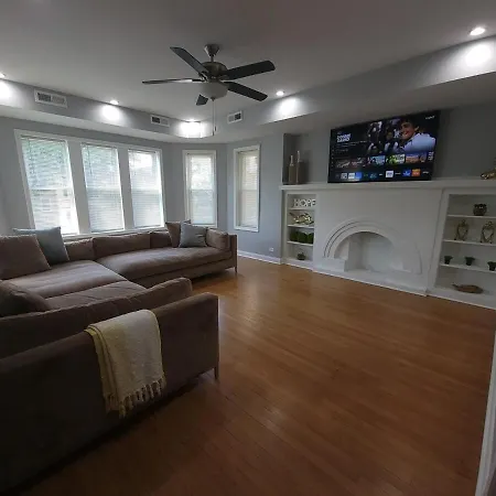 Beautiful Big 3 Bedroom Quiet Near Downtown
