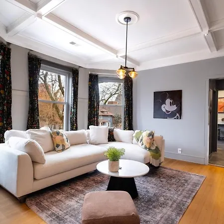 Elegant And Chic 2bed 2bath Steps From The Lake! Chicago