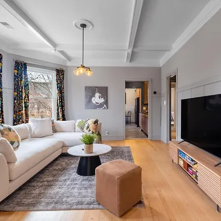 Elegant And Chic 2bed 2bath Steps From The Lake! Apartment Chicago