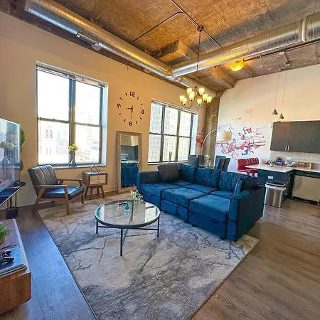 Apartment Mccormick Place 3br Luxury Penthouse Duplex With Personal Rooftop And Optional Parking For 8 Guests In South Loop Chicago