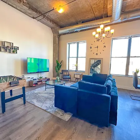 Mccormick Place 3br Luxury Penthouse Duplex With Personal Rooftop And Optional Parking For 8 Guests In South Loop *