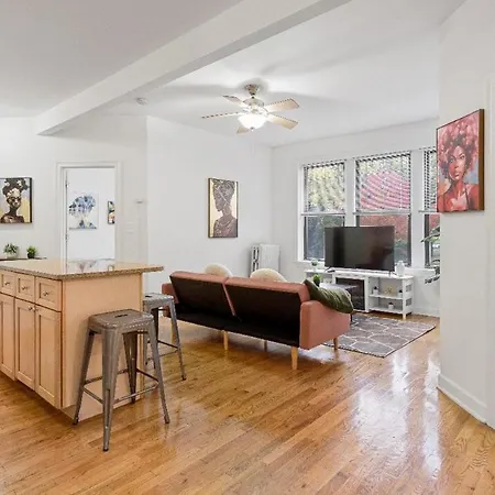 Modern 3br Retreat Hyde Park Comfort & Style Chicago