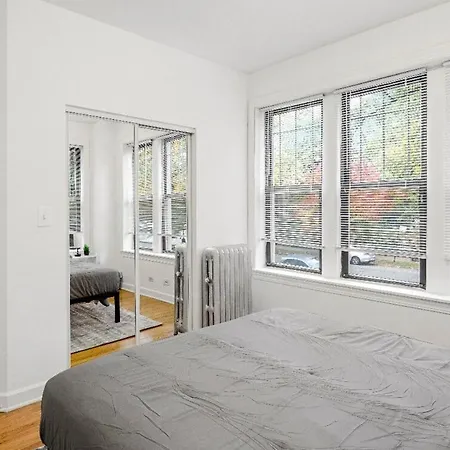 Modern 3br Retreat Hyde Park Comfort & Style Apartment Chicago