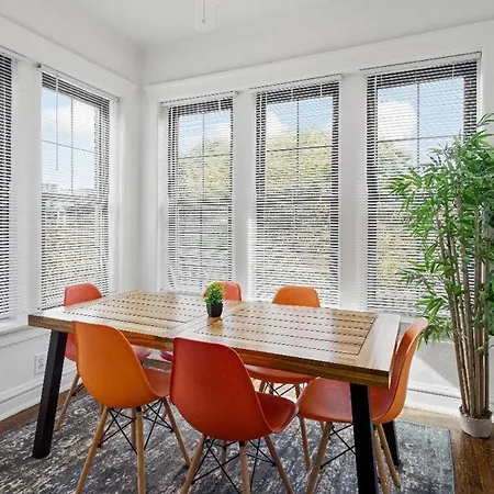 Charming 3br Escape In The Heart Of Hyde Park Apartment Chicago