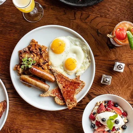 Sable At Navy Pier Chicago, Curio Collection By Hilton Hotel 4*
