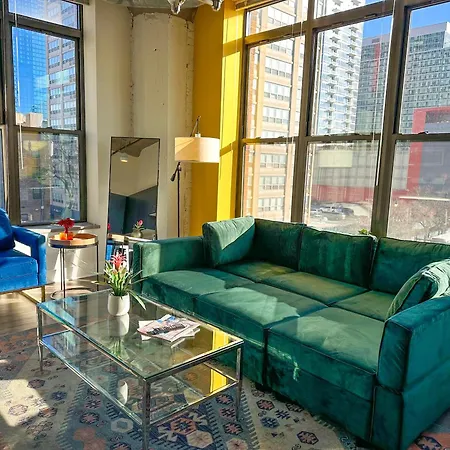 Apartment Bright 2br Luxury Corner With Optional Parking Sleeps 6 Guests Near Mccormick Place And Soldier Field *