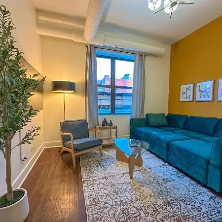 Spacious 420 Friendly 3br In South Loop Near Mccormick Place, Grant Park And Soldier Field With Optional Parking