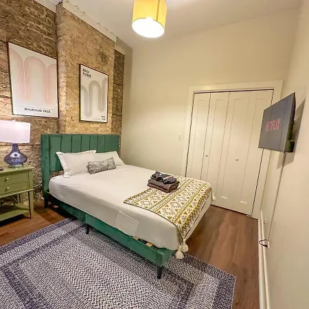Apartment Spacious 420 Friendly 3br In South Loop Near Mccormick Place, Grant Park And Soldier Field With Optional Parking *
