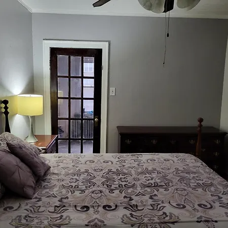 West Woodlawn Where You Want To Be Apartment *