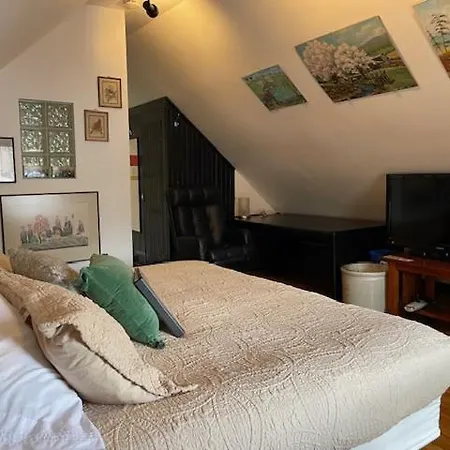 Ray's Bucktown 3*