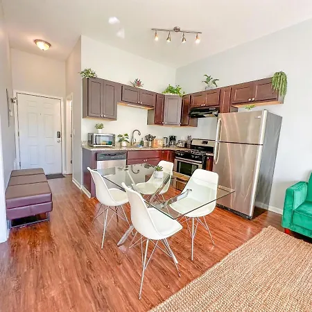 Spacious 2br Family Oasis In Irving Park 1e Sleeps 6 * Chicago