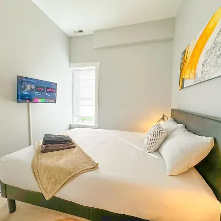 Spacious 2br Family Oasis In Irving Park 1e Sleeps 6 Apartment *