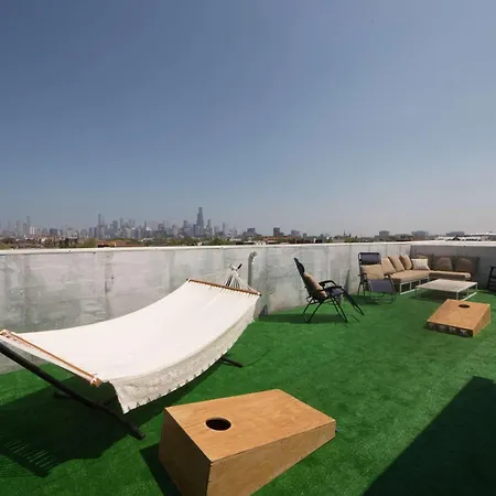 Apartment Large 4-bedroom Upscale W Rooftop