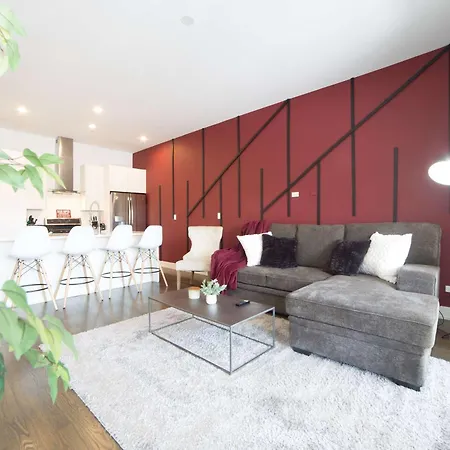 Large 4-bedroom Upscale W Rooftop * Chicago