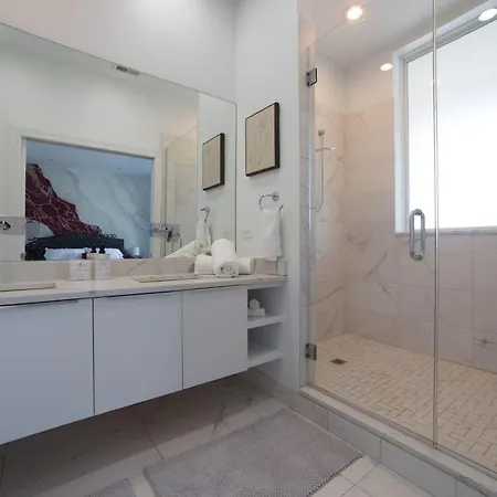 Apartment Large 4-bedroom Upscale W Rooftop *