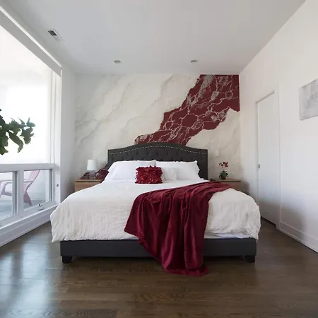 Large 4-bedroom Upscale W Rooftop * Chicago