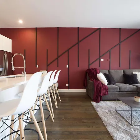 Large 4-bedroom Upscale W Rooftop