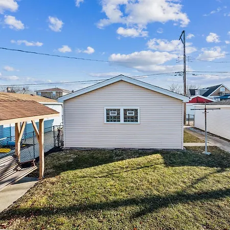 Holiday home Charming Belmont Heights Oasis *