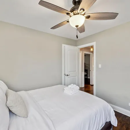 Holiday home Charming Belmont Heights Oasis *
