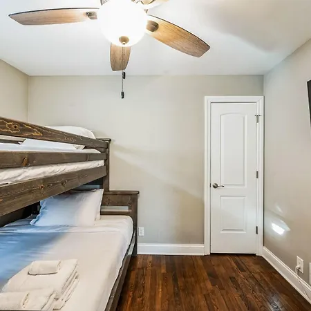 Charming Belmont Heights Oasis * Chicago