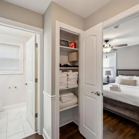 Charming Belmont Heights Oasis Chicago