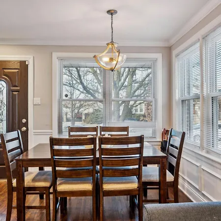 Charming Belmont Heights Oasis Holiday home *