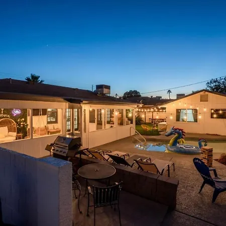Boho Scottsdale Oasis Pool Hot Tub Holiday home Chicago