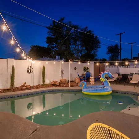 Boho Scottsdale Oasis Pool Hot Tub Holiday home Chicago