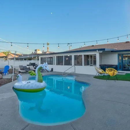 Boho Scottsdale Oasis Pool Hot Tub Holiday home *