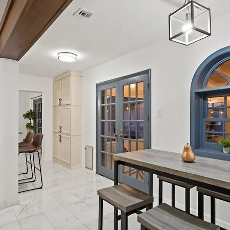 Holiday home Boho Scottsdale Oasis Pool Hot Tub Chicago