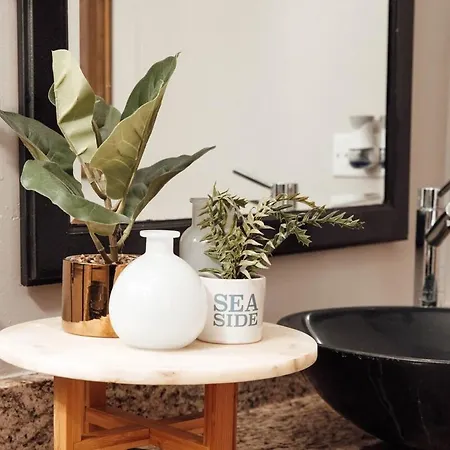 Modern Luxury 3 Bedroom In Lovely Apartment *