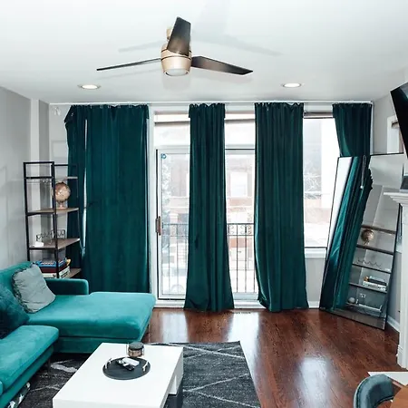 Modern Luxury 3 Bedroom In Lovely Apartment